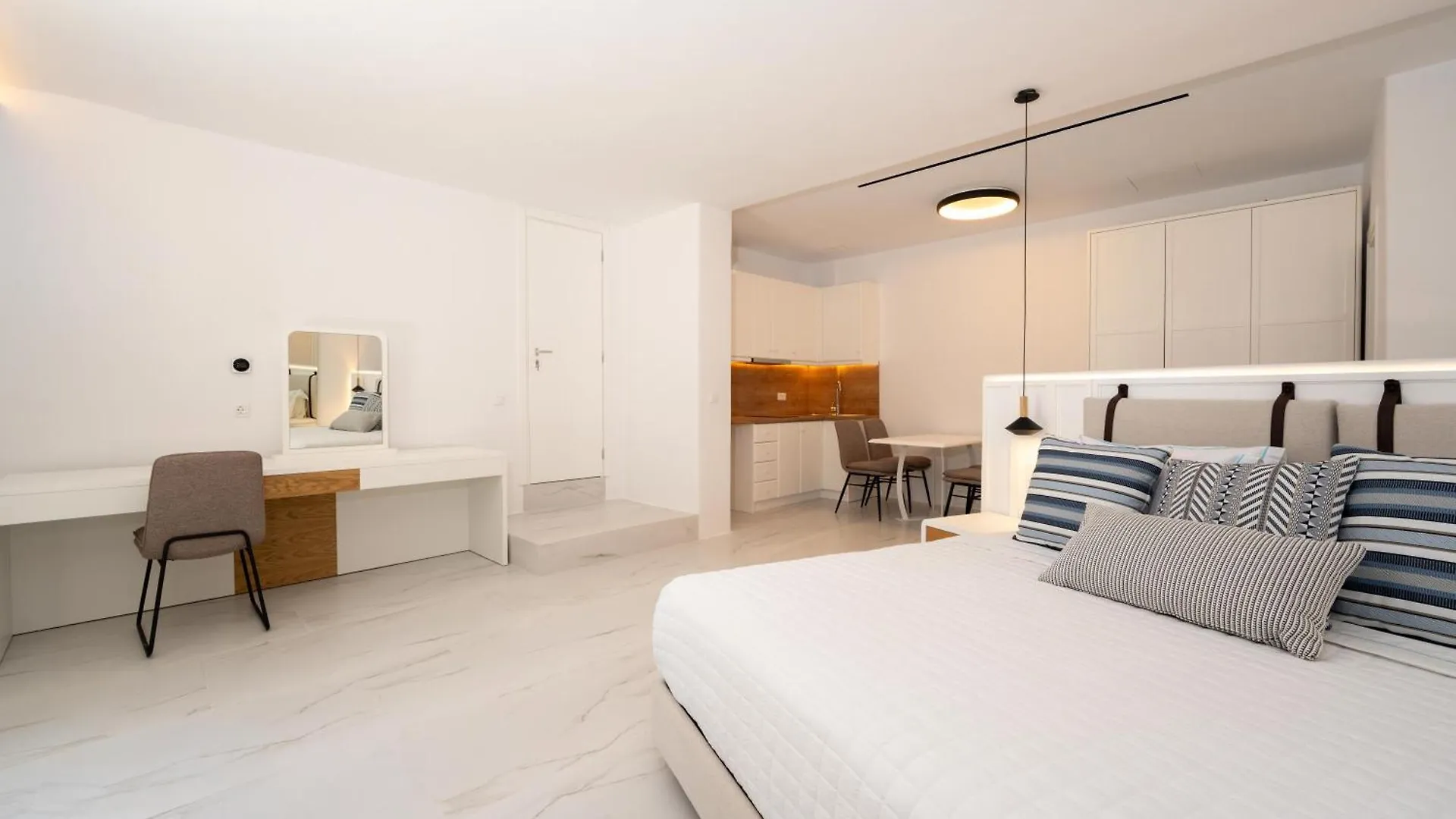 Arcs Suites & Residences Mykonos Town 그리스